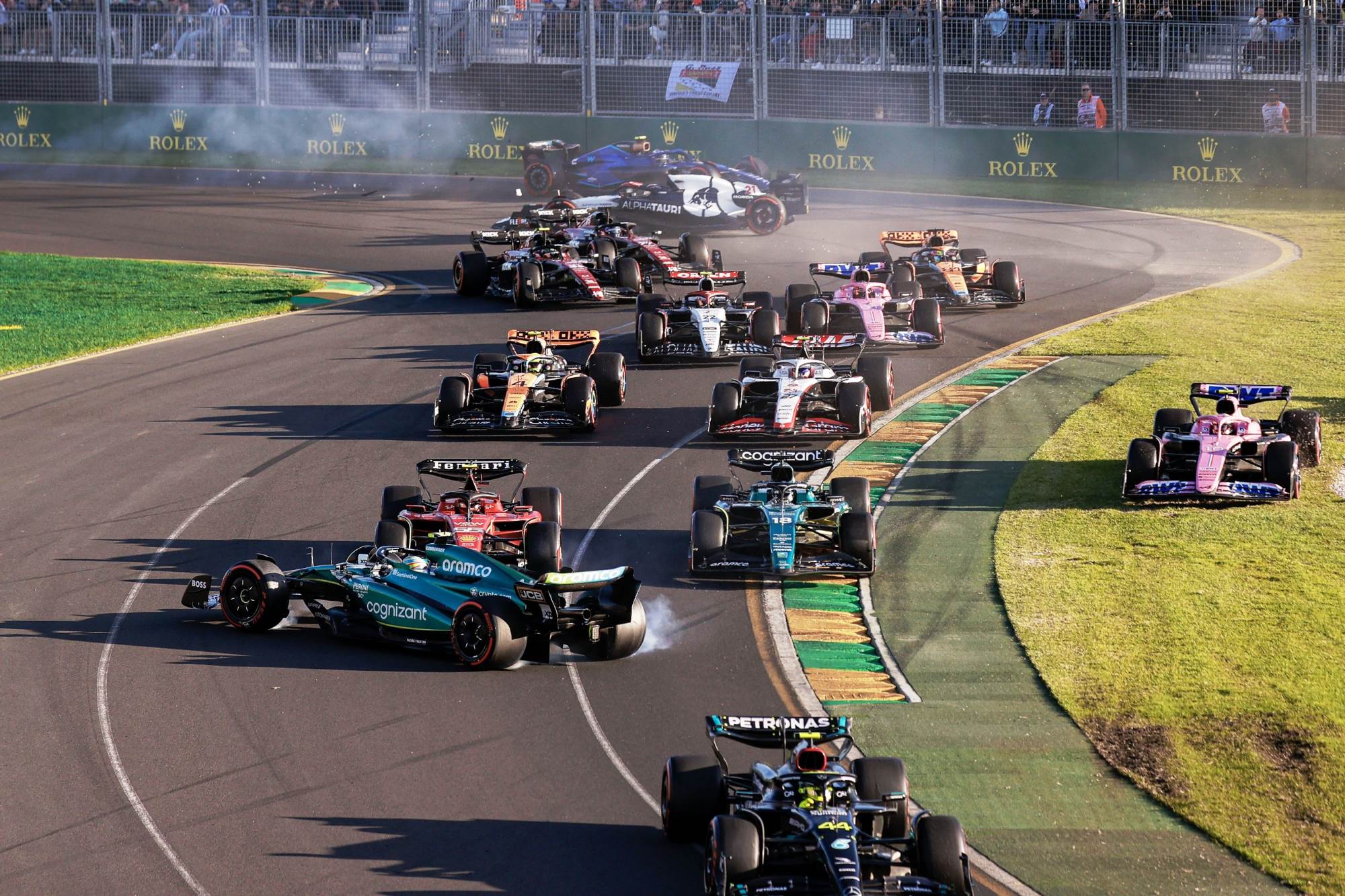 حادثة_(تسابق)_الإنطلاقة_الثانية_للسباق_حملت_سيانز_5_ثوان_عقوبة_من_أجل_ألونسو