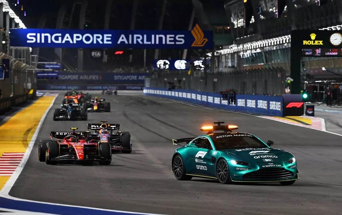 تدخلت_سيارة_الأمان_بالسباق_كعادة_جميع_جوائز_سنغافورة