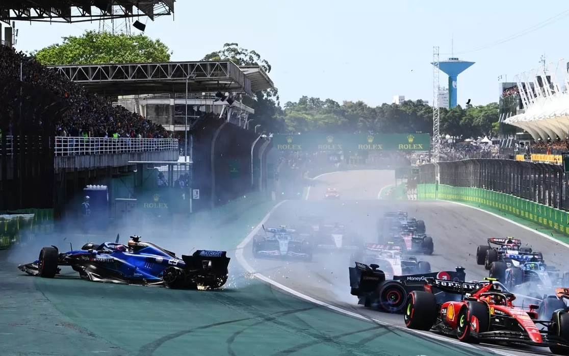 حادثة_آلبون_بإنطلاقة_السباق_تسببت_فى_إشهار_العلم_الأحمر