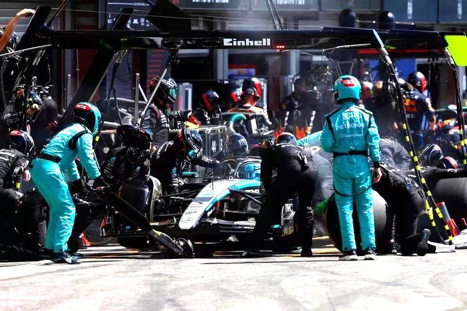 إستراتيجية_فريق_مرسيدس_مع_راسيل_بإعطاءه_وقفة_صيانة_واحدة___أهلته_للفوز_بالسباق