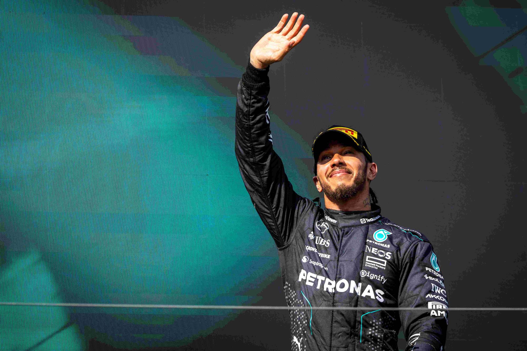 تم_تصعيد_لويس_هاميلتون_ليصبح_فائزاً_بالجولة_البلجيكية