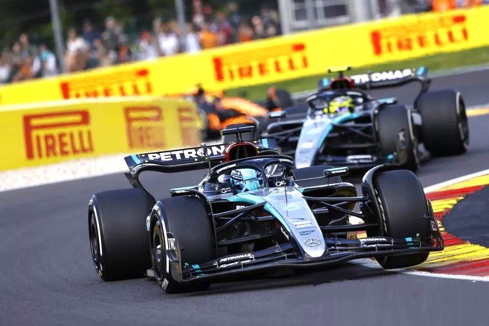 حقق_فريق_مرسيدس_فوزاً_مزدوجاً_ومستحقاً_بالسباق_البلجيكى____قبل_إلغاء_جائزة_راسيل