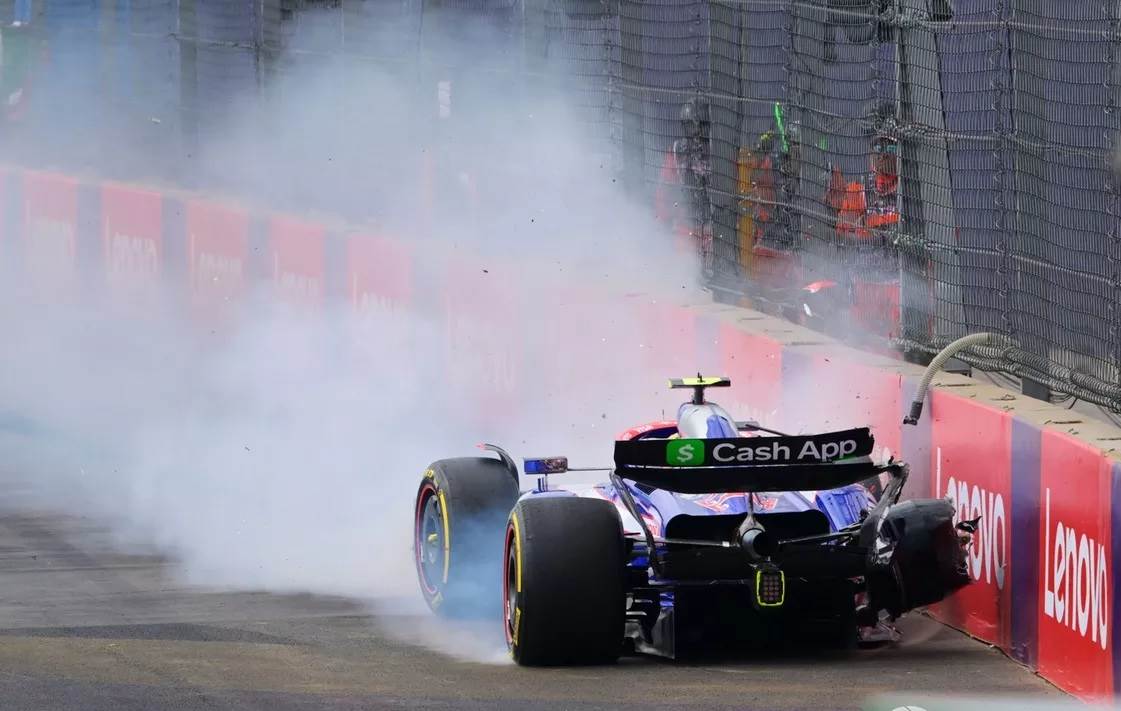 حادثة_تسنودا_وخروجه_من_السباق_مع_المنحنى_الأول