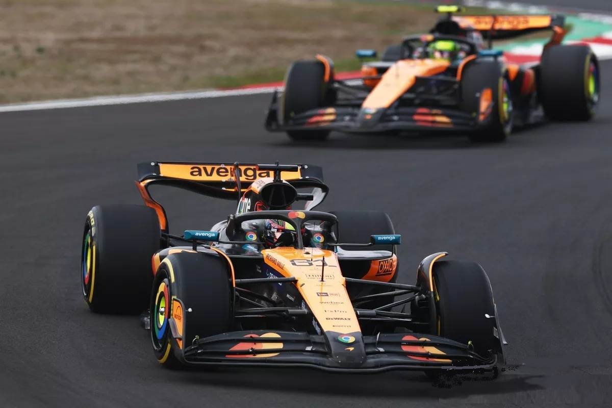 قدم_بياسترى_سباق_عمره_بشنغهاى_هذا_العام_ومن_خلفه_نوريس