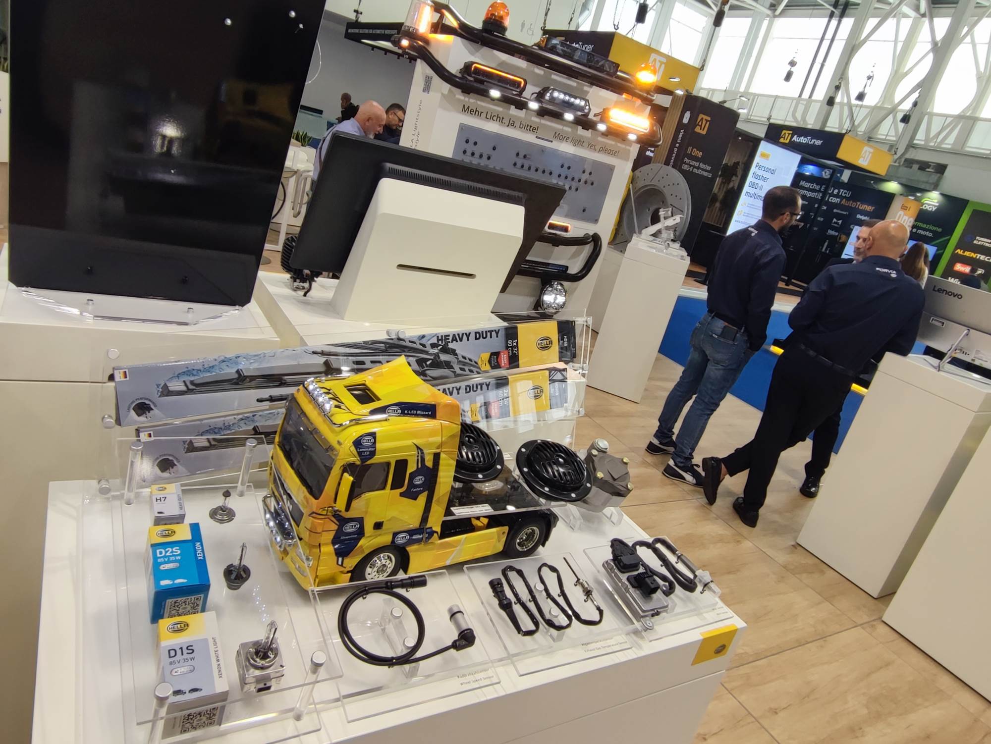 قامت_(Hella)_بعرض_أحدث_إنتاج_لنظم_الإضاءة_لديها