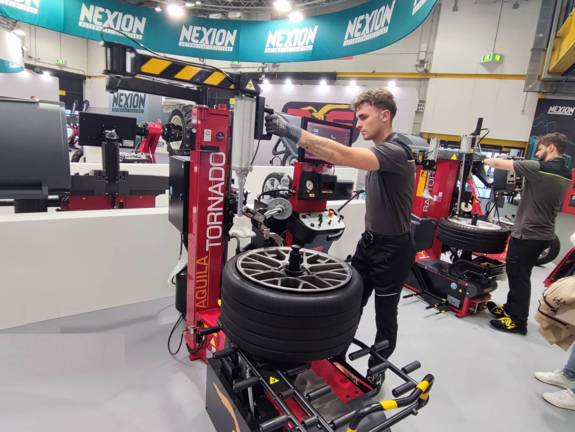 قدمت_العديد_من_شركات_المعدات_أحدث_تقنياتها_التشغيلية