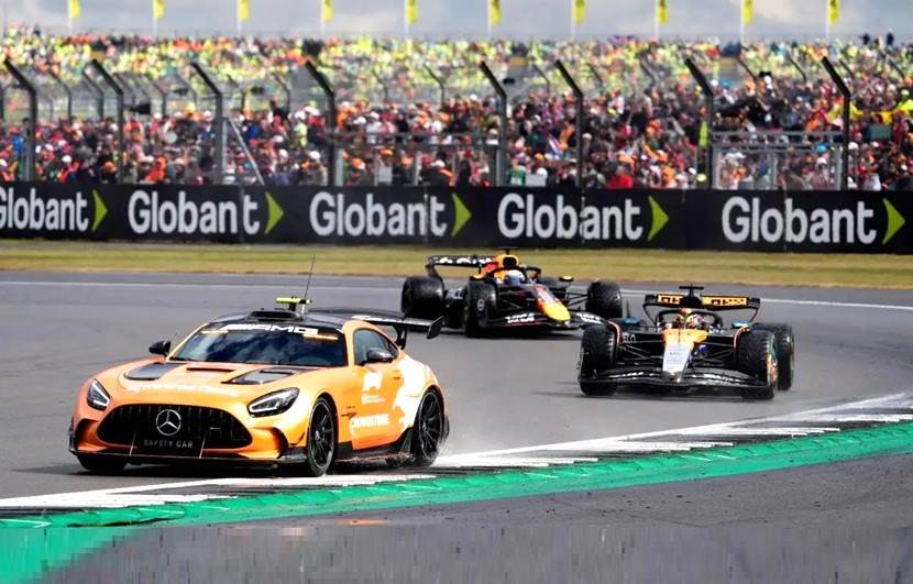 تدخلت_سيارة_الأمان_بمجريات_السباق_البريطانى_لأكثر_من_مرة