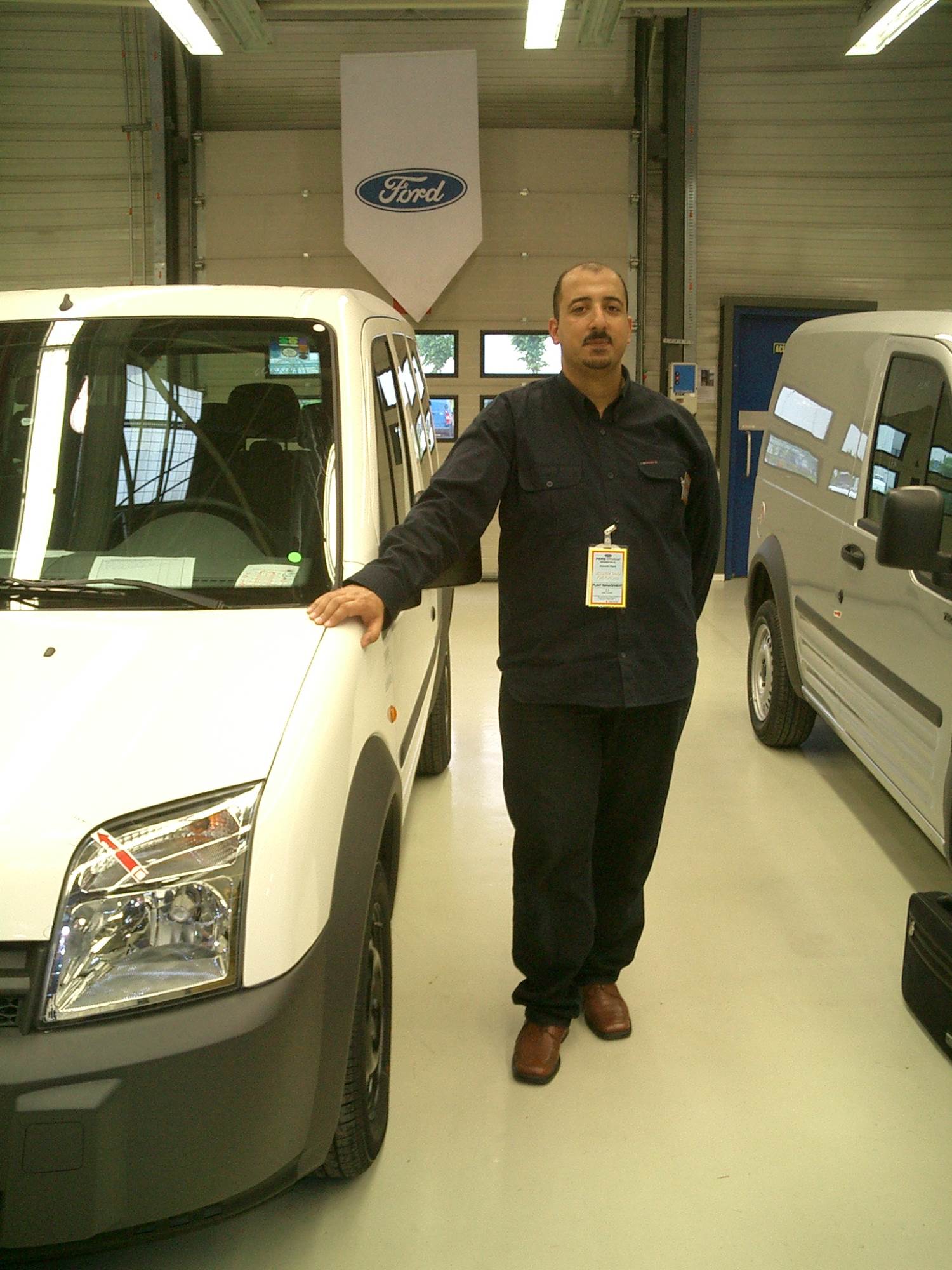 الزميل_-_أشرف_كاره_أثناء_زيارة_مصنع_فورد_تركيا_عام_2004