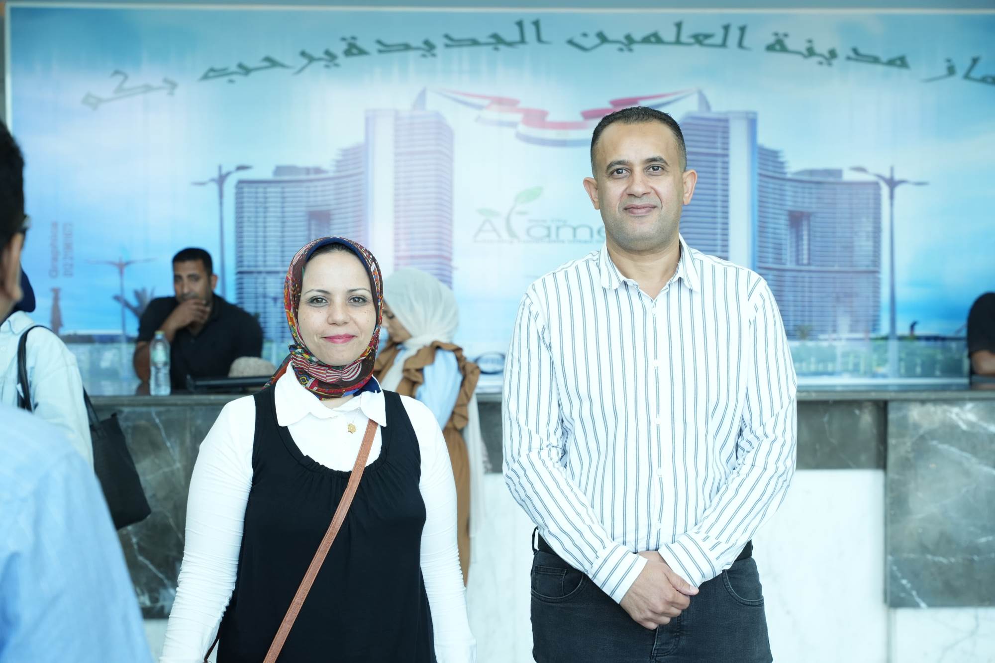 محررة_السوق_العربية_مع_المهندس_محمد_خلف_الله_رئيس_جهاز_مدينة_العلمين_الجديدة_ضمن_الوفد_المرافق_لنقيب_الصحفيين_بالإسكندرية_الاستاذ_رزق_الطرابيشي