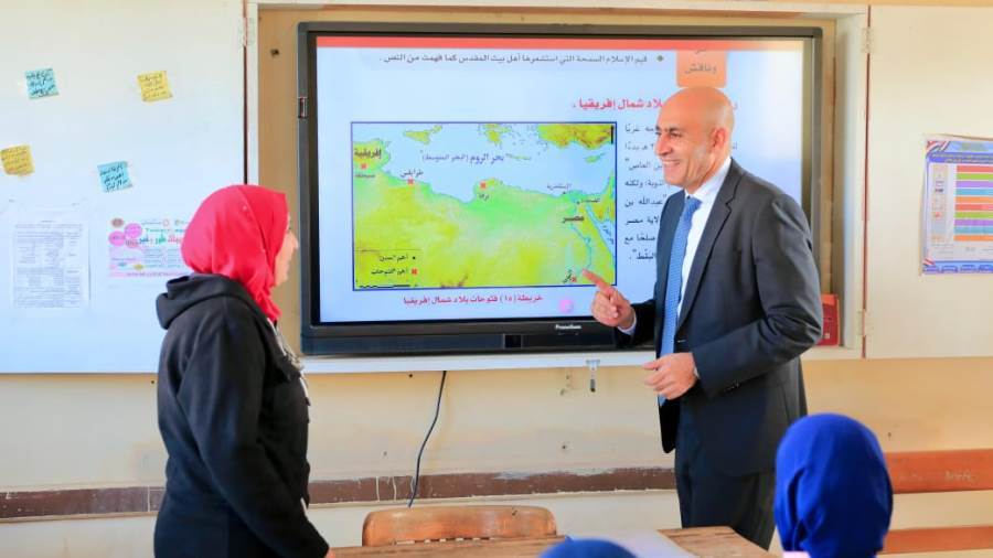 وزير التعليم يجري جولة مفاجئة بمدارس دمياط ويتفقد ٦ مدارس لمتابعة سير الدراسة 