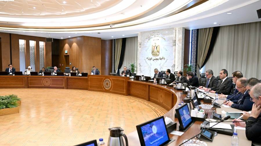 رئيس الوزراء لمجتمع رجال الأعمال والمستثمرين: ضاعفوا استثماراتكم ... المناخ جاذب ... والفرص واسعة وواعدة.. فاغتنموها