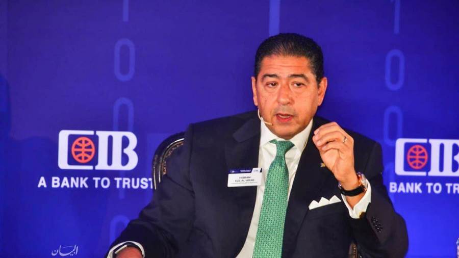 هشام عز العرب: المصريون يتجهون لبيع الدولار وسط ضعف العملة عالميًا