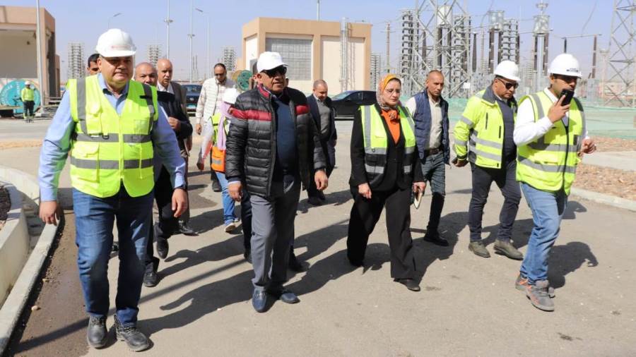 وزير الكهرباء يتفقد محطة الربط المصري- السعودي ببدر تمهيدًا لإطلاق التيار خلال أسابيع