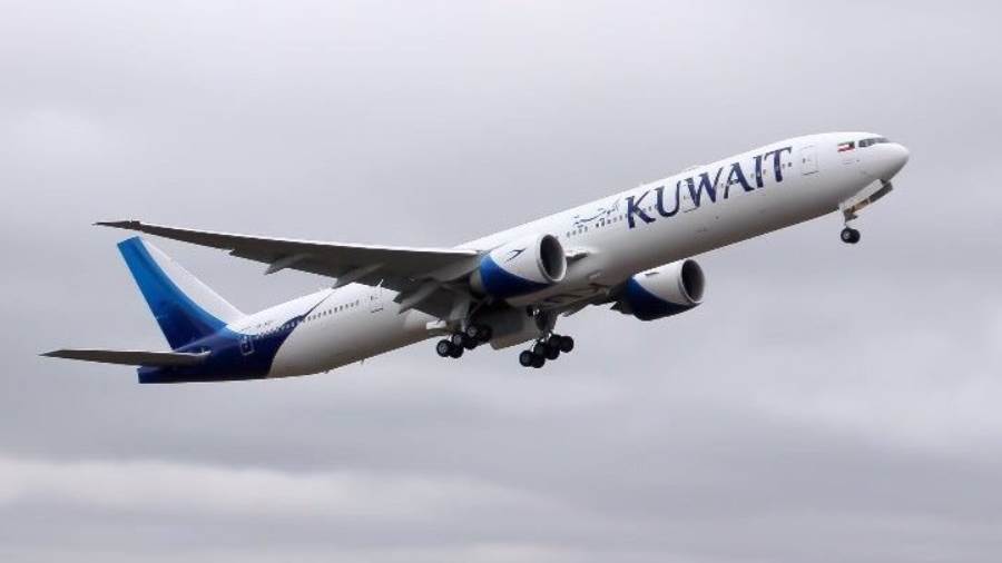 الكويت تبدأ رحلات لإعادة المواطنين من السعودية برا