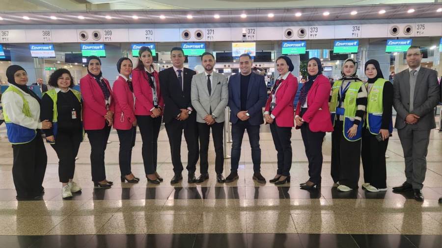 مطار القاهرة يشارك الركاب والعاملين فرحة عيد الفطر 