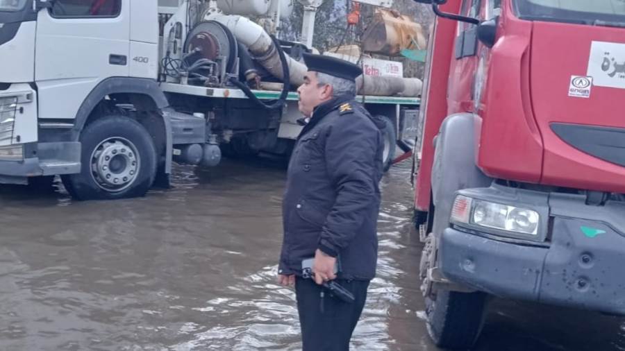 الطوارئ على الطرق.. انتشار أمني ومروري لمواجهة الأمطار