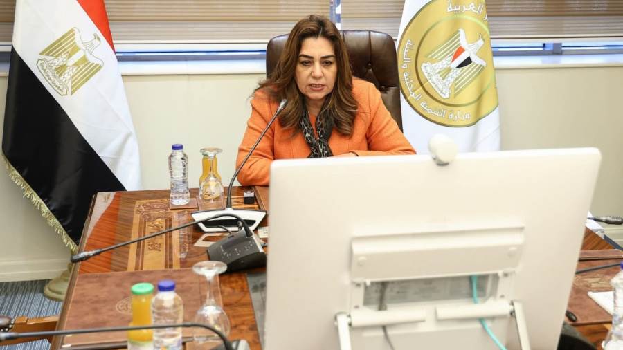  التنمية المحلية تتابع مع المحافظين جهود الأجهزة التنفيذية في تنفيذ قرار رئيس الوزراء بغلق المحال التجارية وملفات التصالح ومشروعات الخطة الاستثمارية