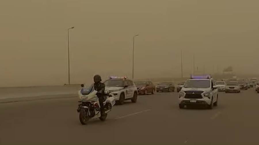 في أصعب اللحظات.. الشرطة درع الأمان للمواطنين على الطرق الصحراوية