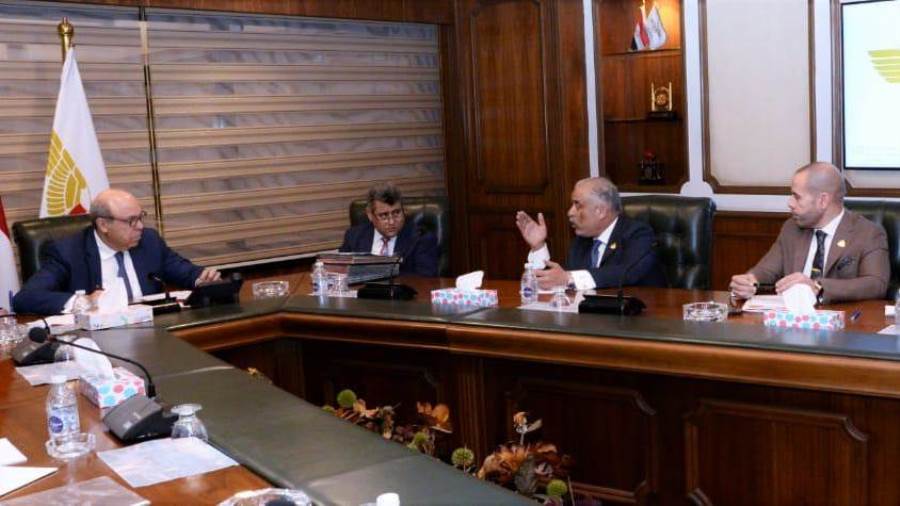 ترسيخًا للتكامل المؤسسي.. وزير الطيران المدني يستقبل عددًا من أعضاء مجلس النواب