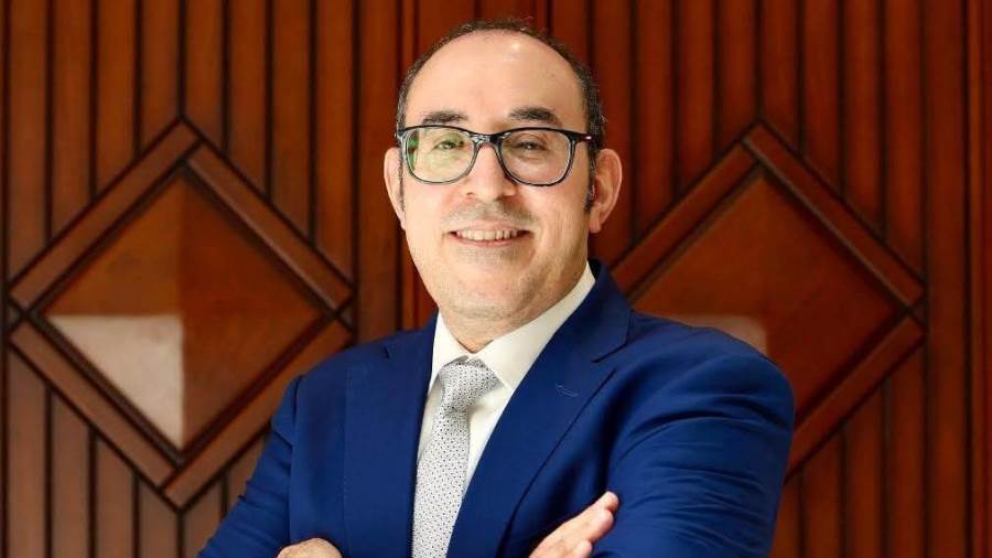 د. أحمد عبدالظاهر يشارك في مائدة مستديرة حول تعزيز السياحة الصحية 