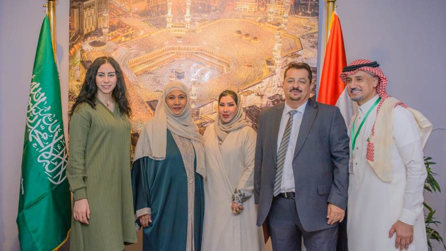 سوزان إسكندر تنقل روحانية الحرمين إلى القاهرة عبر معرض عالمي بدار الأوبرا المصرية