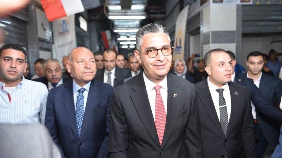 وزير التموين ومحافظ القاهرة يفتتحان معرض “أهلاً بالعيد” بالسوق الحضاري بحدائق القبة