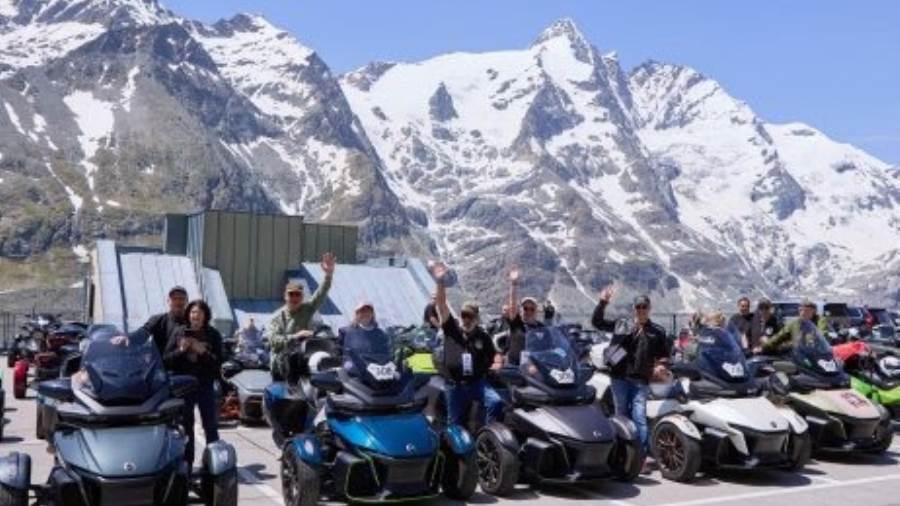 Can-Am  تقود أكبر تجمع أوروبي للمركبات ثلاثية العجلات إلى أعلى جبل في النمسا