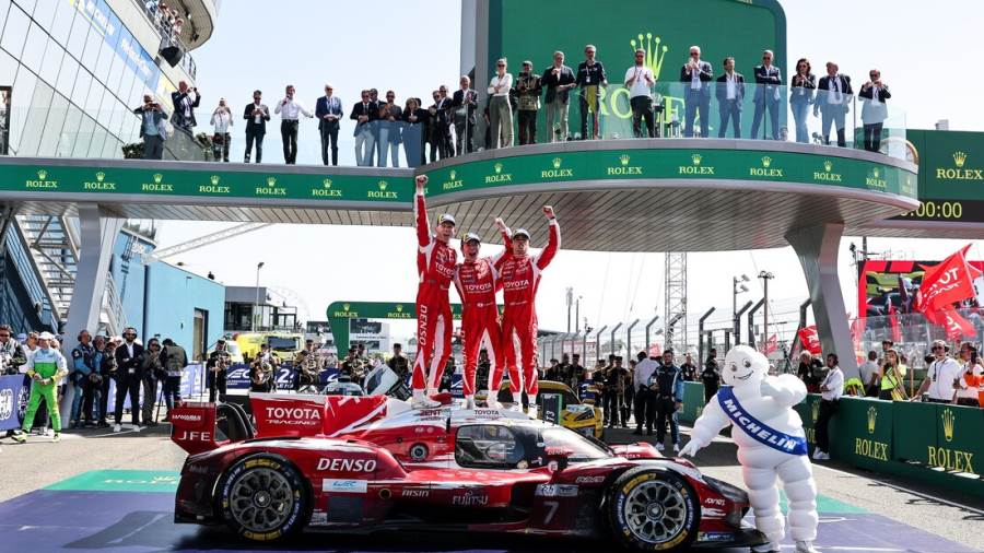 فوز ساحق لفريق TOYOTA RACING  في سباق لومان 24 ساعة