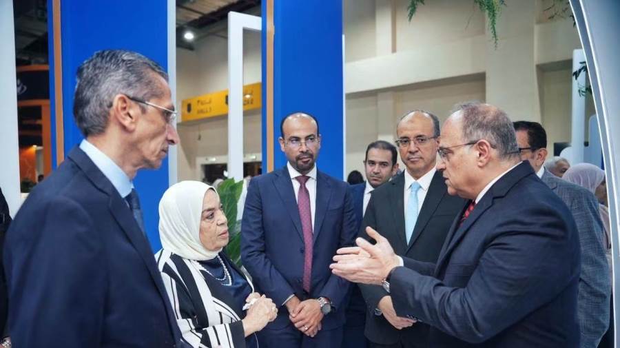 رئيس هيئة الدواء يتفقد أجنحة المعرض ويلتقي ممثلي كبرى الشركات العالمية والمحلية المشاركة بالمؤتمر