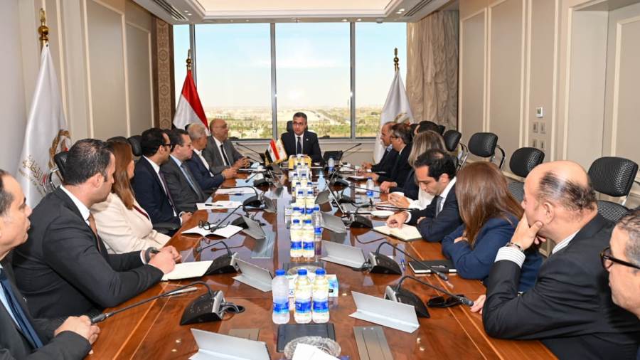 وزير التموين يجتمع مع جهاز تنمية المشروعات وسلسلة كازيون لبحث مجالات التعاون ضمن المشروع القومي «كاري أون»