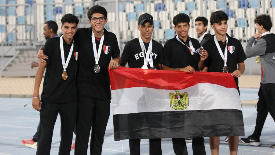 وزير الشباب والرياضة يهنئ منتخب مصر لألعاب القوى بعد التتويج بلقب البطولة العربية بالإسماعيلية