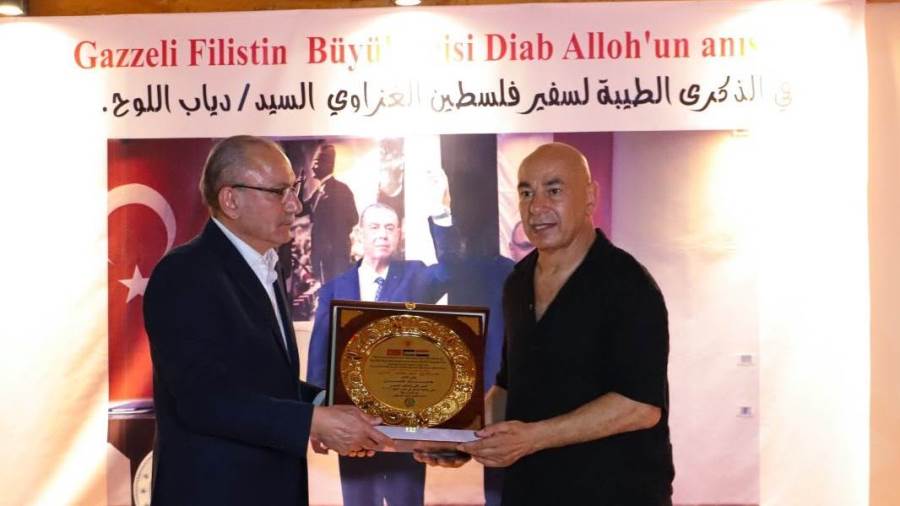 السفير التركي يكرّم حسام حسن تقديرًا لموقفه الداعم للقضية الفلسطينية