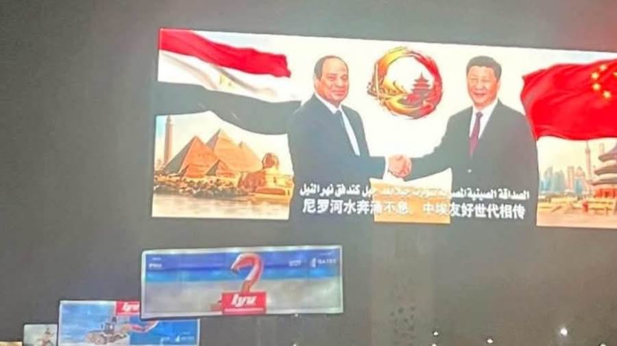 مصر تضيء بألوانها.. أعلام مصر والصين تزين الشوارع احتفاءً بزيارة الرئيس شي جين بينج