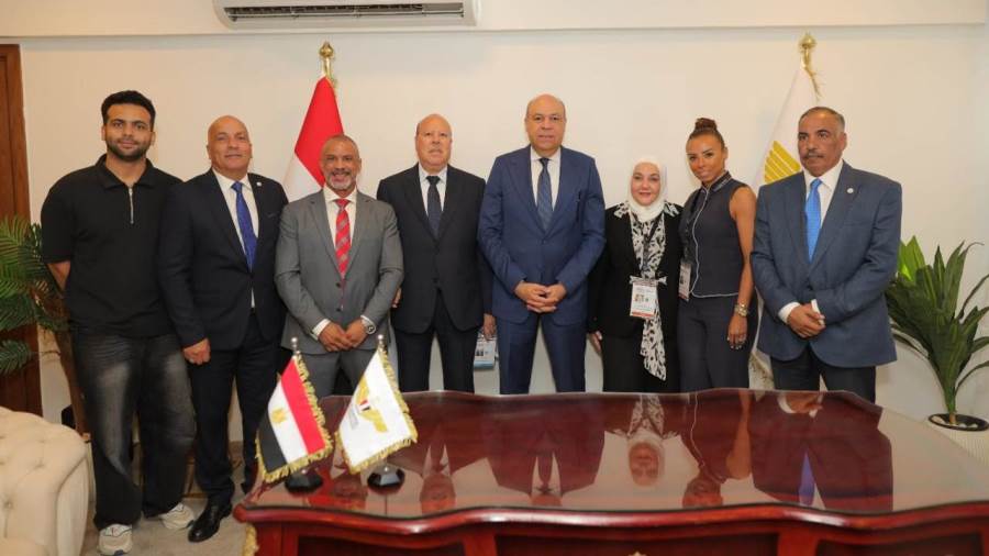 وزير الطيران المدني يشهد توقيع عقدين استراتيجيين لمصر للطيران للخدمات الأرضية لتعزيز شراكاتها الدولية