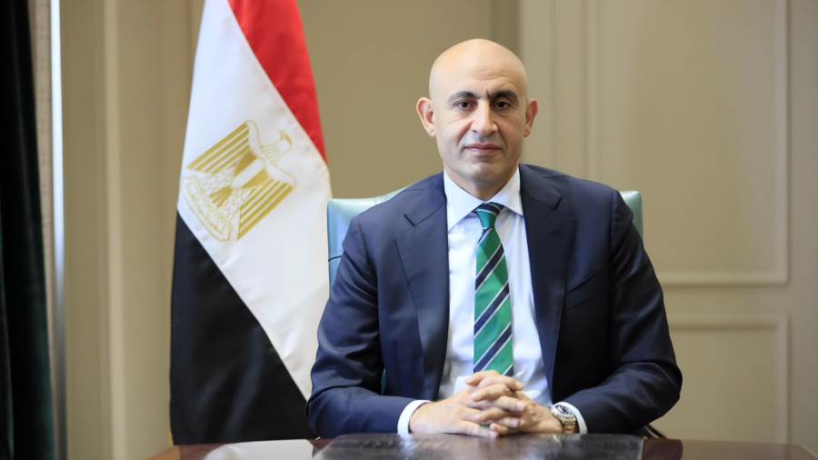 وزير التعليم يصدر توجيهات مشددة بتطبيق عقوبة الفصل لمدة عام دراسي كامل للطالب الذي يستخدم أداة تصوير للمعلم داخل المدرسة 
