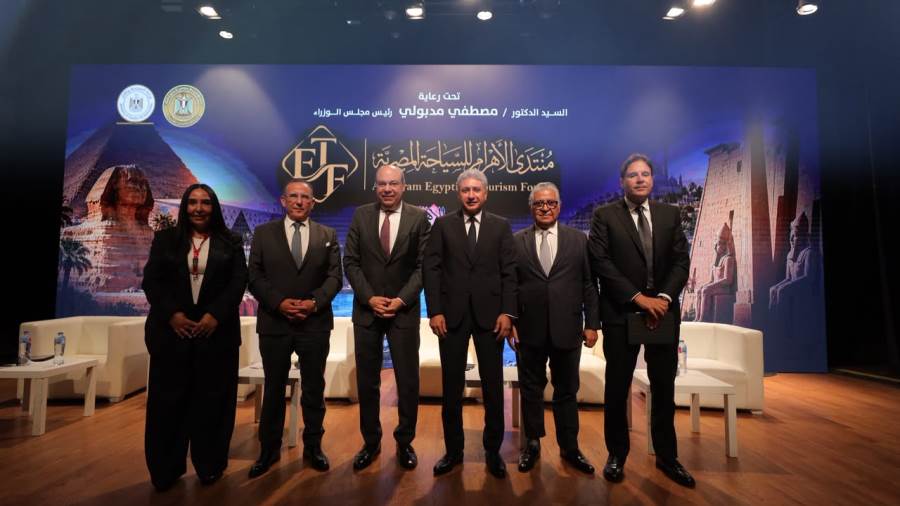 وزير الطيران : تطوير الربط الجوي ورفع كفاءة المطارات وتكامل الجهود مع القطاع السياحي يدعم زيادة الحركة الوافدة