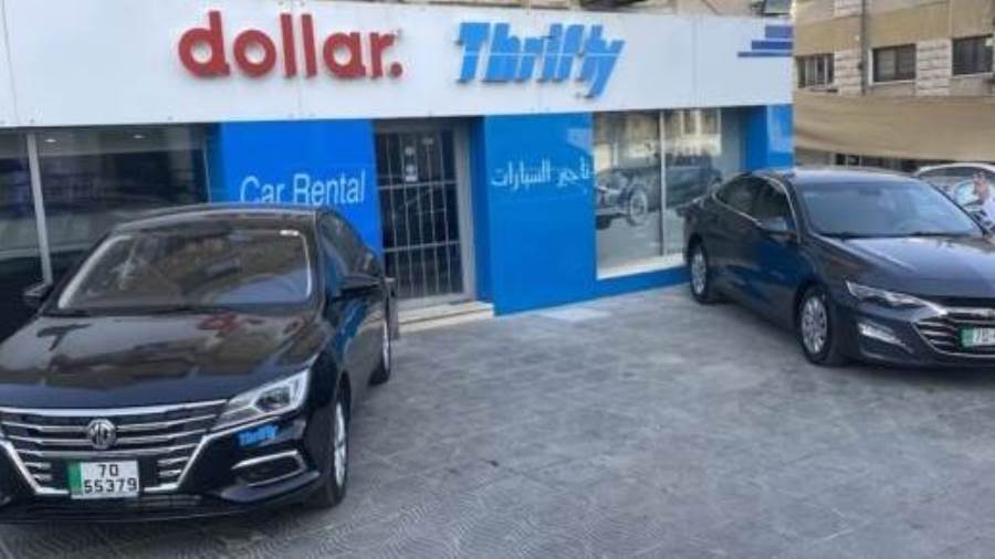 (دولار وثريفتي) لتأجير السيارات في دولة الإمارات.. تطوران من تواصلهما مع العملاء