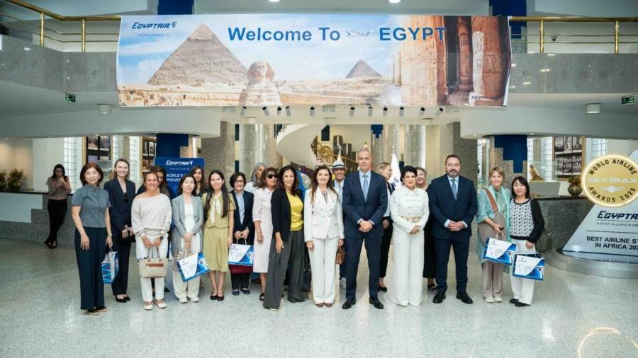 زوجات الدبلوماسيين الأجانب في ضيافة مصر للطيران ضمن مبادرة «Welcome to Egypt»