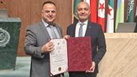 سفير الأردن بالقاهرة يهنئ خالد أبو عمشة بفوزه بجائزة البابطين للإبداع في خدمة اللغة العربية