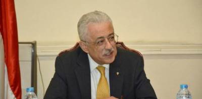 جدل حول طرح وزير التعليم إلغاء الكتاب المدرسى وتحويله لرقمى