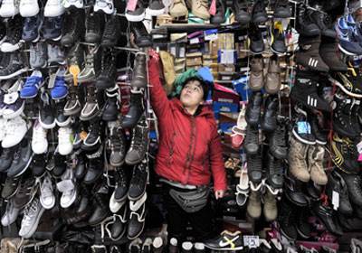 سوق التفصيل للأحذية فى ورش الغورية والعتبة ينتعش