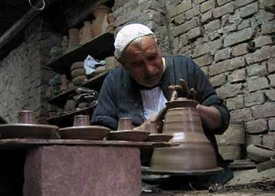 الاندثار خطر يُداهم صناعة الفخار في الصعيد