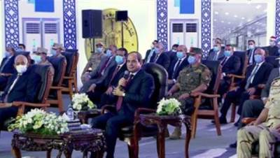 الرئيس السيسي يعلن عن خطة لتطوير قطاع الغزل والنسيج ويطمئن أهالى المحلة