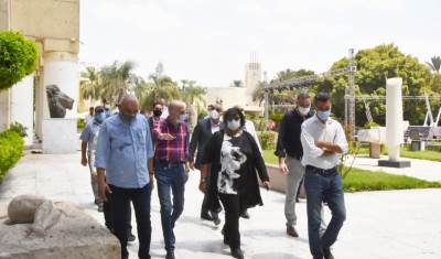 وزيرة الثقافة تتفقد عمليات الصيانة والتطوير بمتحف الفن الحديث وقاعة الباب 