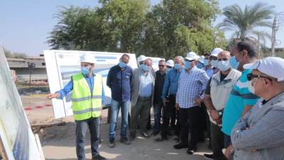 وزير النقل يتابع أعمال تنفيذ 3 محاور على النيل بمحافظة أسوان 