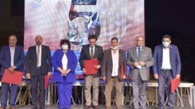 وزيرة الثقافة تسلم جوائز الفائزين بمسابقة تراثي للفنون البصرية