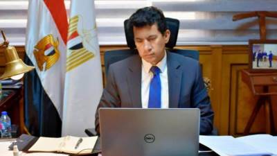 وزير الرياضة يهنيء الزمالك بالفوز على الرجاء المغربي بدوري أبطال إفريقيا