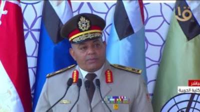 تسليم وتسلم القيادة بالكليات العسكرية للدفعات الجديدة