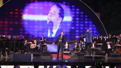 مدحت صالح يضئ مسرح النافورة