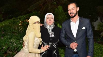 بالصور.. د.أماني الموجي تهنئ خالها بمناسبة خطوبة كريمته